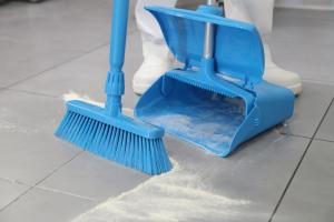 Igeax élelmiszeripari billenős szemetes lapát zöld